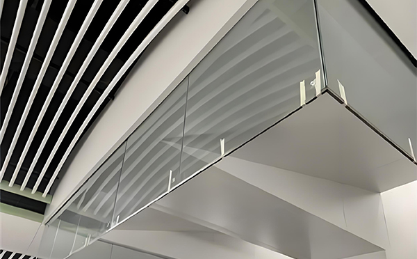 呼图壁玻璃挡烟垂壁