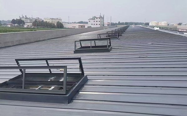 某中学室内体育馆呼图壁排烟窗改造项目