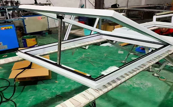 某地下车库出入口呼图壁排烟窗配置工程