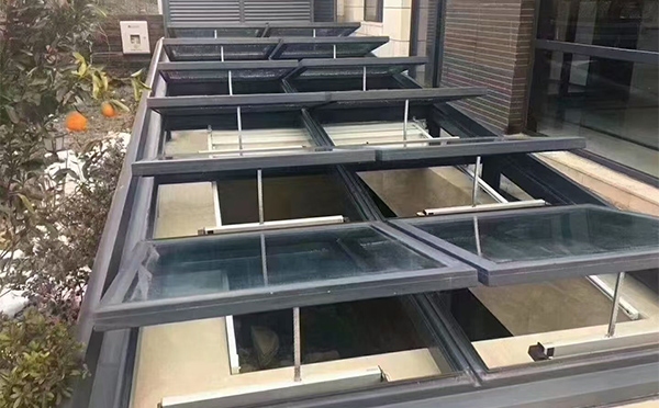 某轨道交通车辆维修车间呼图壁排烟窗应用