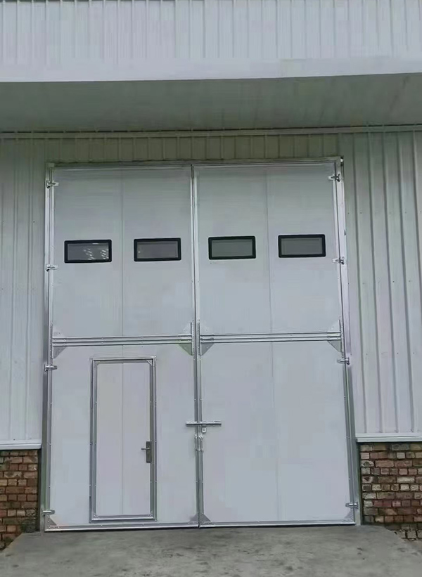 呼图壁工业门在设备装配车间出入口的实施记录