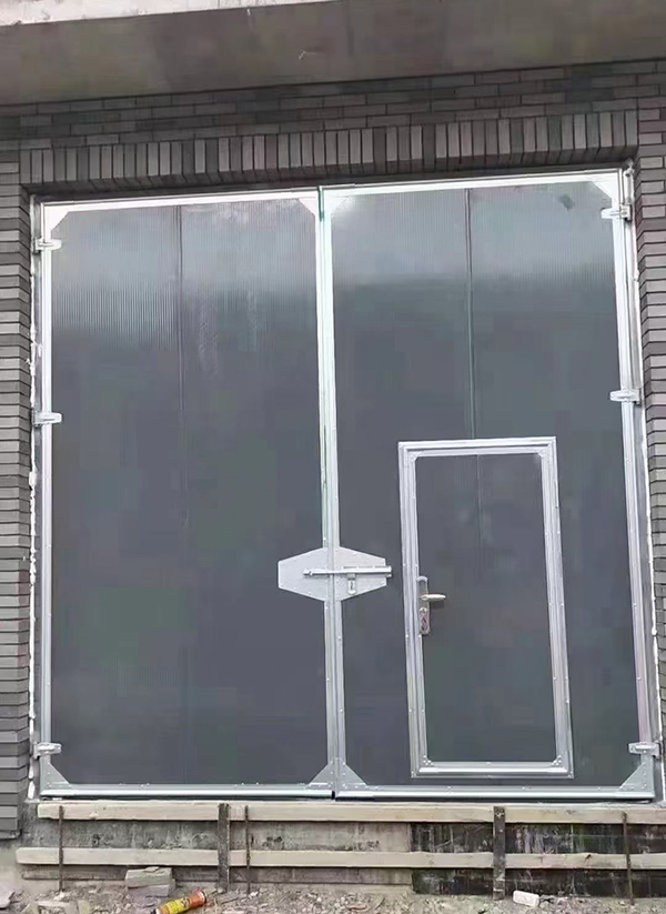 呼图壁工业平开门在大型设备制造车间的应用实例